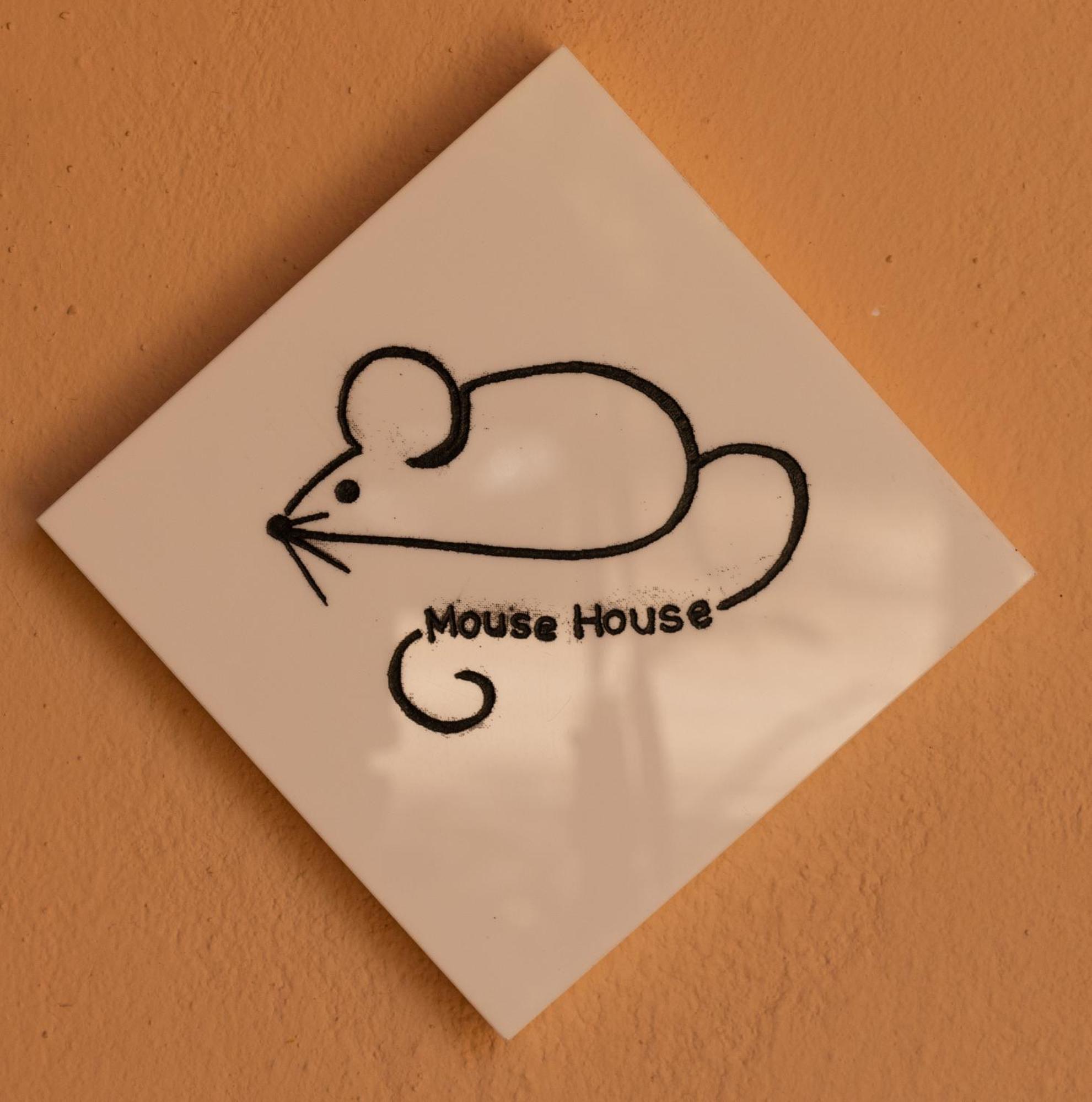 Mouse House Apartment กูเวีย ภายนอก รูปภาพ